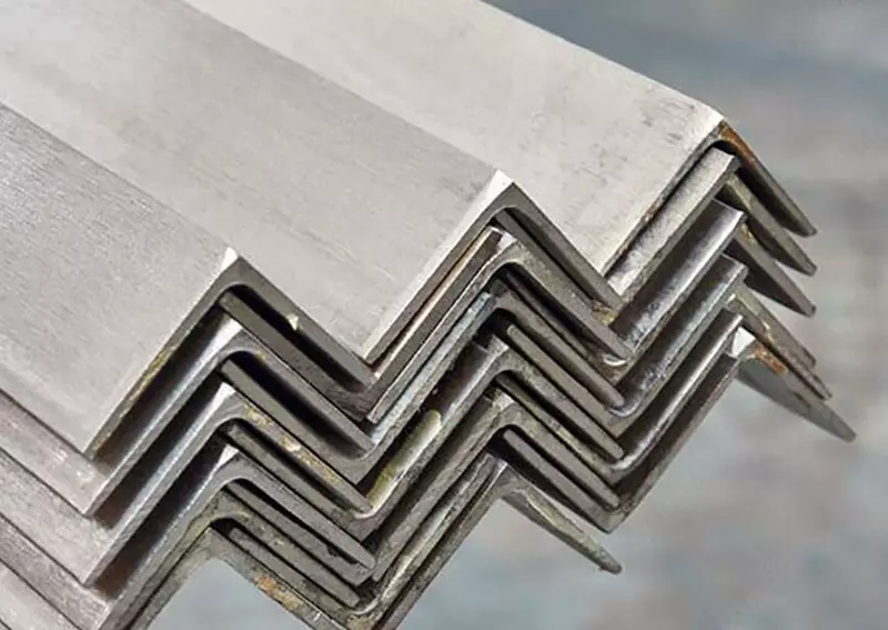 Стальной равнополочный уголок 75 х 75 х 5 мм  ст. 3СП-5 (Россия)