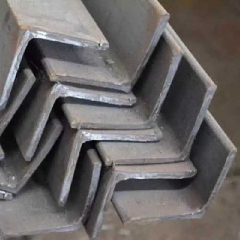 Стальной равнополочный уголок 40 х 40 х 4 мм  ст. 3СП (Бекабад)