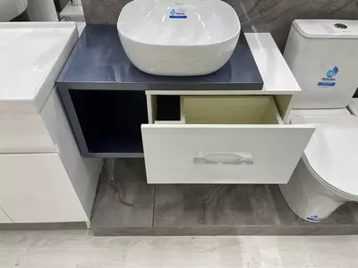 Шкаф в комплекте с чашкой