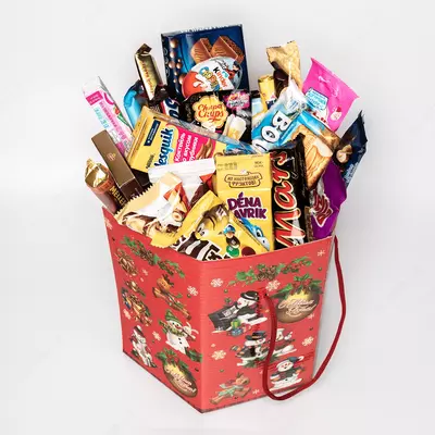 Новогодние подарки и сладости в широком ассортименте