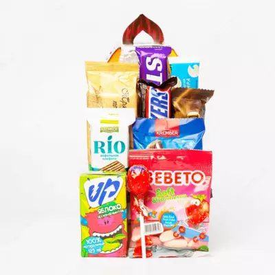 Новогодние подарки и сладости в широком ассортименте