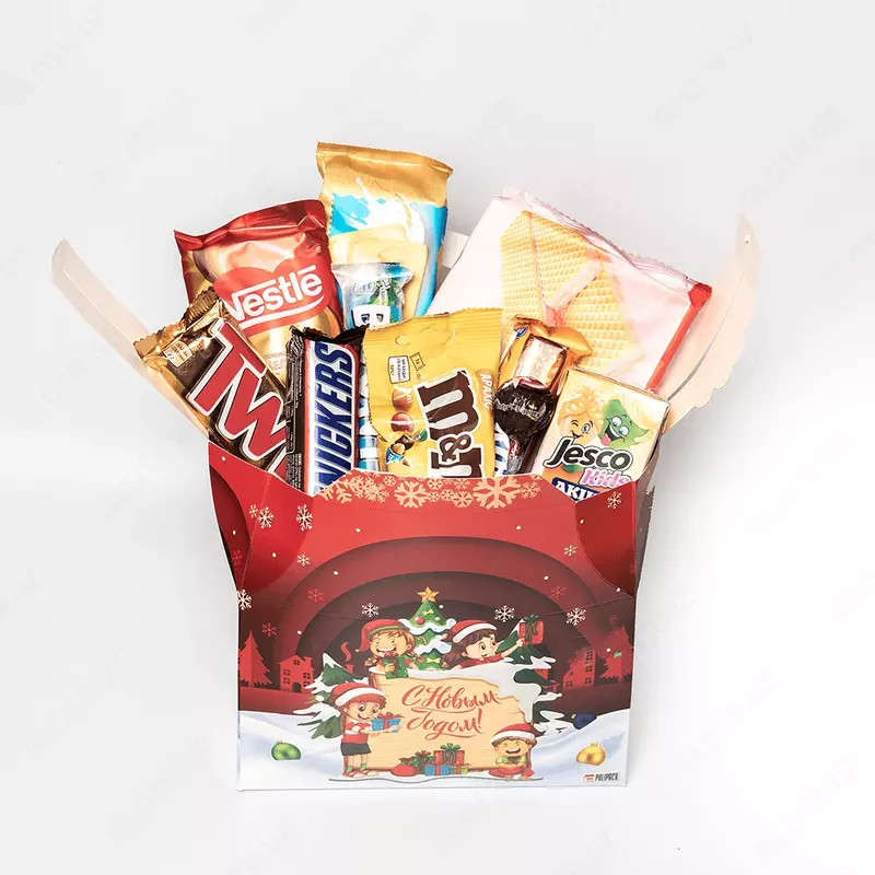 Новогодние подарки и сладости в широком ассортименте