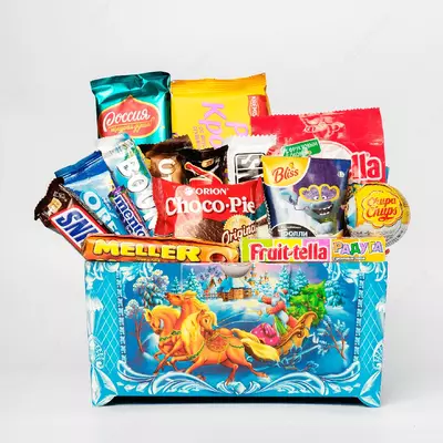 Новогодние подарки и сладости в широком ассортименте