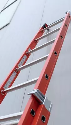 Двухсекционная диэлектрическая лестница-стремянка FS220 (3x14)-FS205-FS190- FS175-FS9 (2x16)-FS8-FS7-FS6-FS65 - Цена по запросу