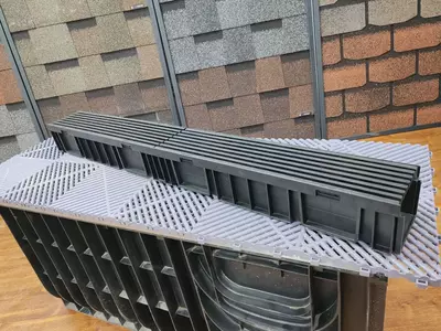  Комплект Gidrolica Light: лоток водоотводный ЛВ -10.11 5.9 6 - пластиковый с решеткой РВ- 10.11.50 пластиковой ячеистой  кл. B125 - 