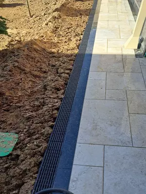   Комплект Gidrolica Light: лоток водоотводный ЛВ -10.11 5.9 6 - пластиковый с решеткой РВ- 10.11.50 пластиковой ячеистой  кл. B125