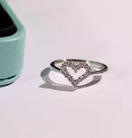 Go'zal ayollar va qizlar uchun kumush uzuk