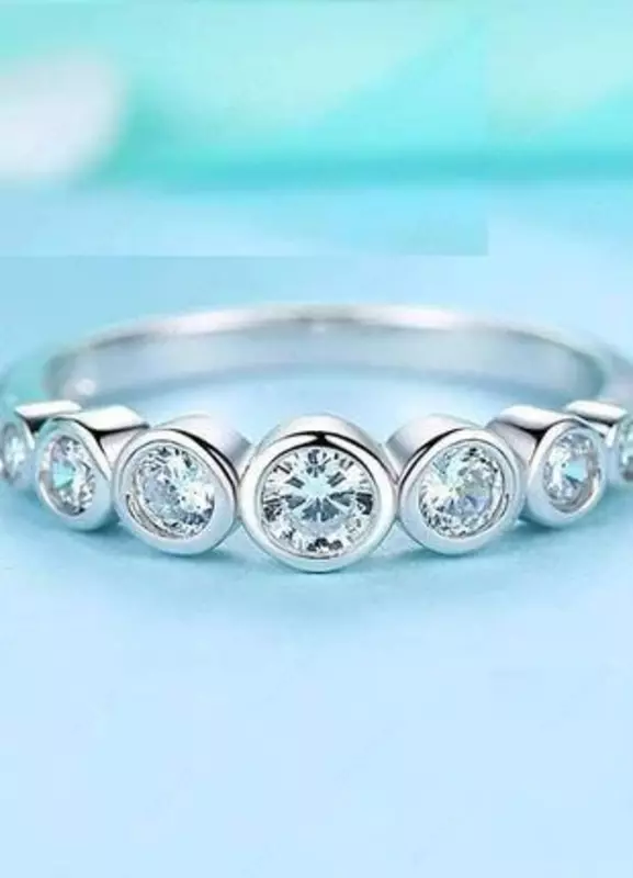 Go'zal ayollar va qizlar uchun kumush uzuk - {0} so'mdan