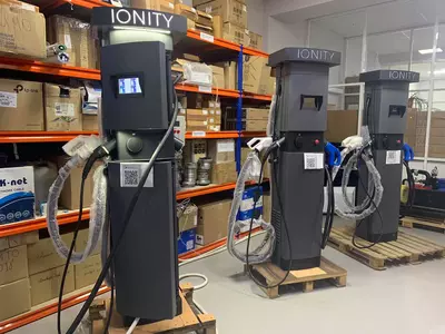 Высокоскоростная зарядная станция для электромобилей EVC ND Fast 90 ND Charger — зарядные станции для электромобилей