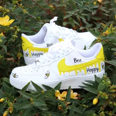 Qo'lda ishlangan Nike Air Force Bumblebee