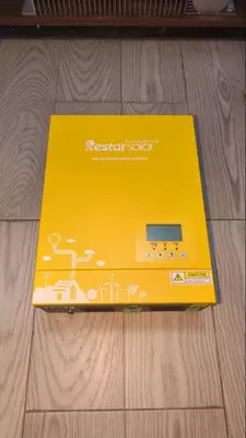 Off-Grid tizimiga ega quyosh elektr stantsiyasi