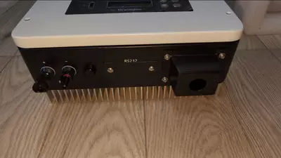 RestarSolar Hybrid Inverter tizimiga ega quyosh elektr stantsiyasi