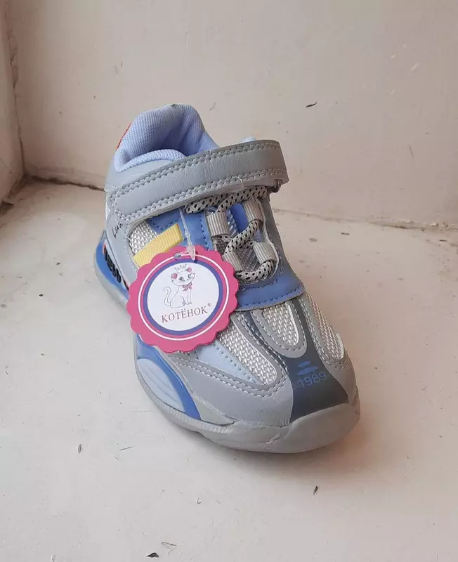   Детские ботинки.