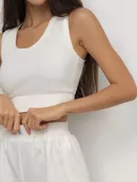 Shortikli ayollar sport kostyumi