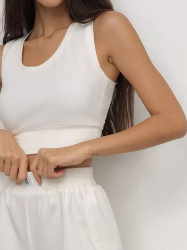 Shortikli ayollar sport kostyumi