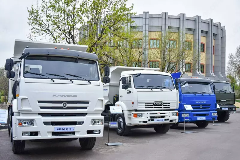 Автосамосвал "КАМАЗ 6520-1771-PN" 6х4