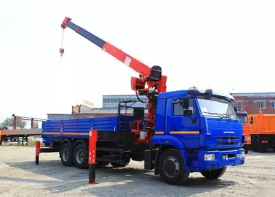 Бортовая авто-платформа с кран манипулятором КАМАЗ 65117-1010-62 6х4 - 1 366 400 000 сум / шт.