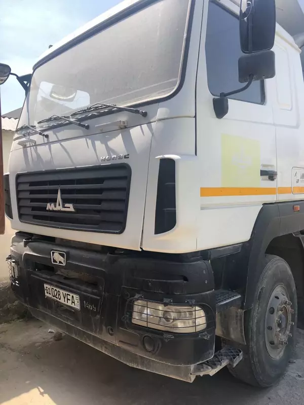 4 автомобиля МАЗ. - Саноатқурилиш