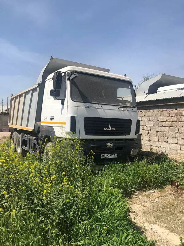 4 автомобиля МАЗ. - Бортовые грузовики