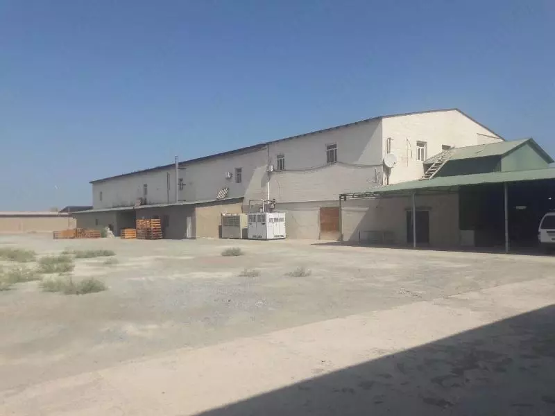 Sharbat ishlab chiqarish kompleksi va muzlatgich bino-inshootlari.