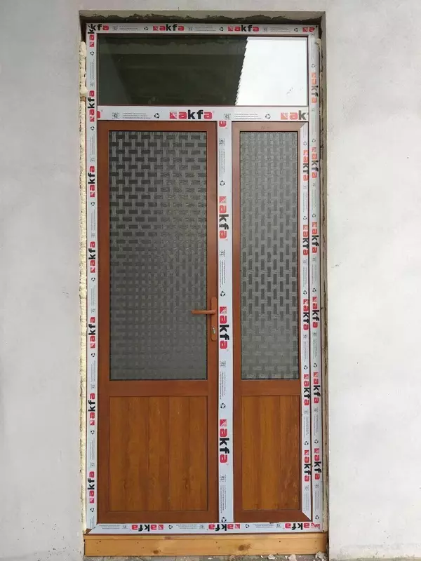 Пластиковые двери