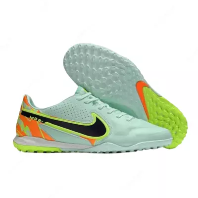 Футбольные бутсы