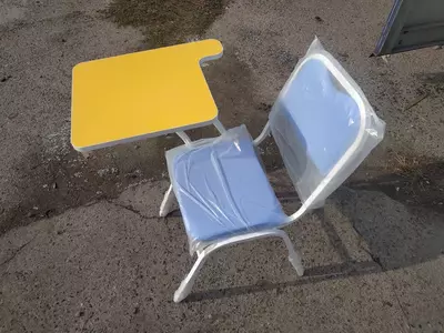 Musiqiy stendli stul (ko'k stul