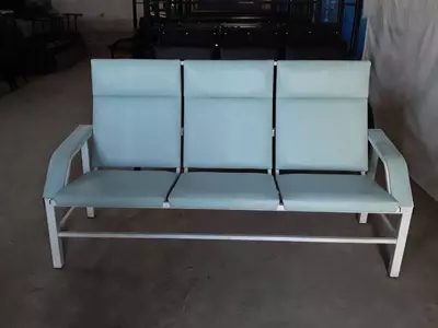 Диван для ожидания трехместный(светло-голубой) с белым каркасом - 900 000 сум / шт.