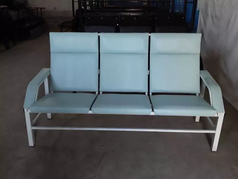 Диван для ожидания трехместный(светло-голубой) с белым каркасом - 900 000 сум
