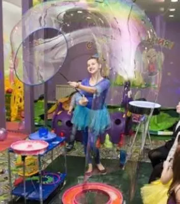 Увлекательное шоу мыльных пузырей на празднике Ваших детей