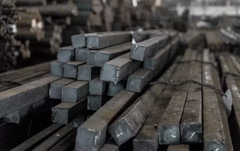 Квадрат чугунный Сторона1: 90-300 мм  Сторона2: 110-550 мм  Марка: СЧ20; СЧ10  L= 0 095-0 61 м