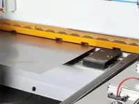  Рубка гильотиной s= 0 4-45 мм  Ширина: 1 25-2 5 мм  L= до 12 м  Материал: сталь - 