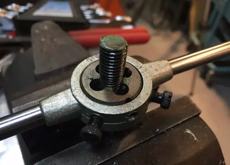 Нарезка резьбы Вид: труба; круг-пруток; труба нержавеющая…  Спосб. нарезки: сверлильный станок...