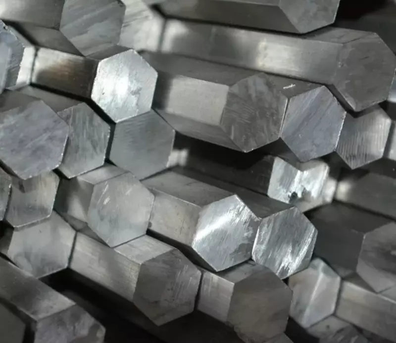 Titan olti burchakli Hajmi: 7-30 mm  Marka: PT-3V; VT3-1; VT1-0  GOST 2879-88  L= 0 4-2 76 mm