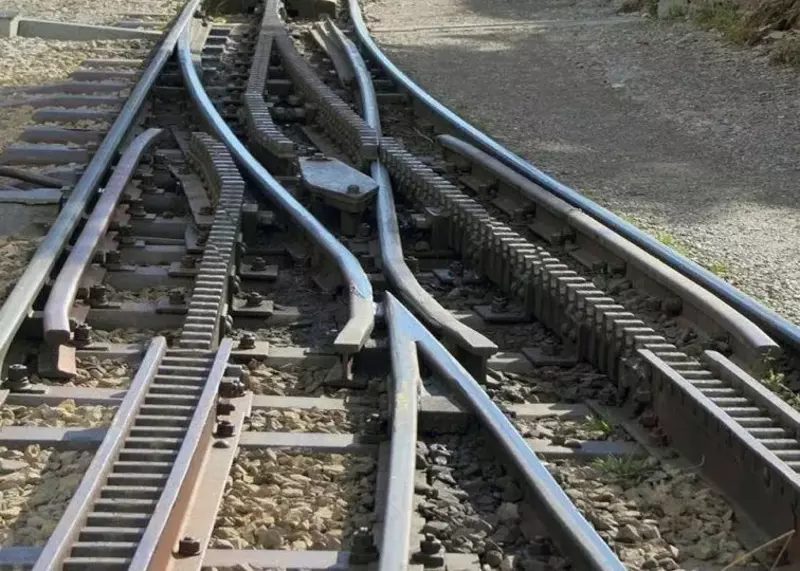 Стрелочные переводы новые; б/у  Марка: Р65; Р33; Р24; Р50; Р18; Р43...  Направление: правый; левый