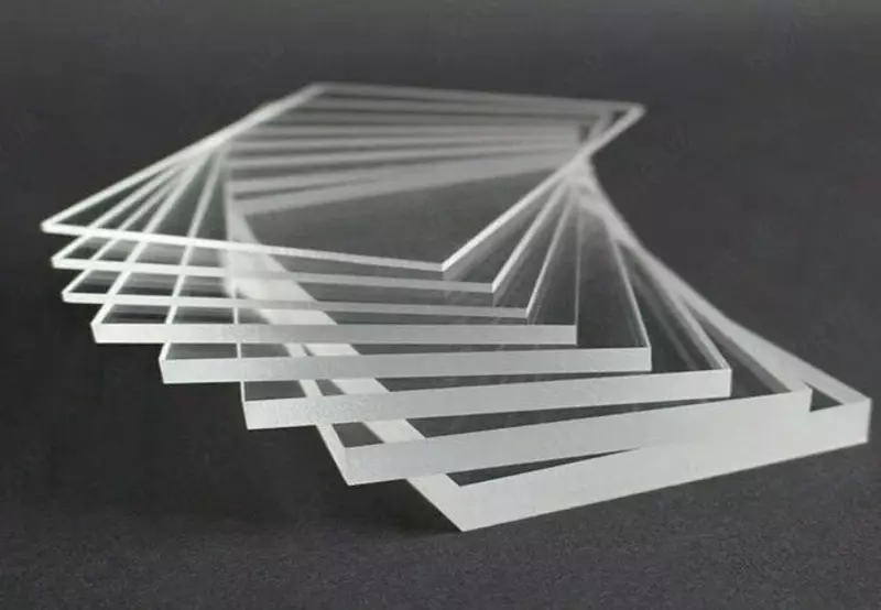 Листы из оргстекла прозрачный; белый... 2.05х3.05; 1.525х2.05; 1.5х1.7... м  s= 1-300 мм