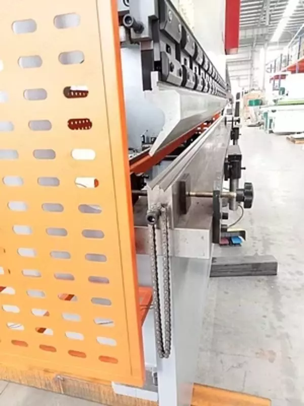 DX- машина прессования листового металла ЧПУ тормозом 200 Т/2500 мм