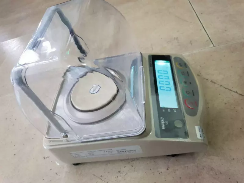 Весы аналитические электронные 220V-50Hz.