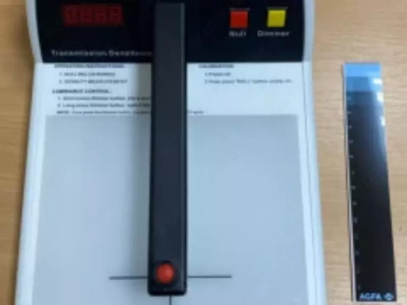 Денситометры в комплекте с набором мер оптической плотности LCNDT DT-300