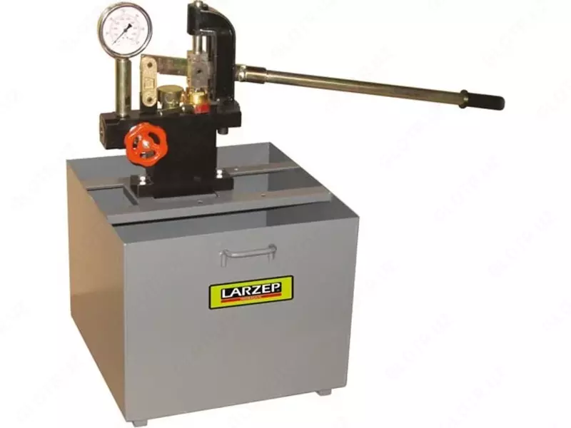 WAP1300  Ручной насос для гидротестирования  емкость масляного бака 100 литров  максимальное давление 1300 бар  рама из мягкой стали