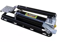 WP21007  Двухскоростной ножной гидравлический насос  объем масла 2 0 см3 за ход при 700 бар  полезный объем масла 1000 см3  для использования с цилиндрами одностороннего действия