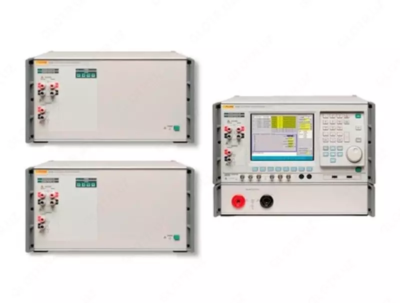 Fluke 6135A — трехфазная система (один основной эталон Fluke 6105A и два вспомогательных эталона Fluke 6106A)