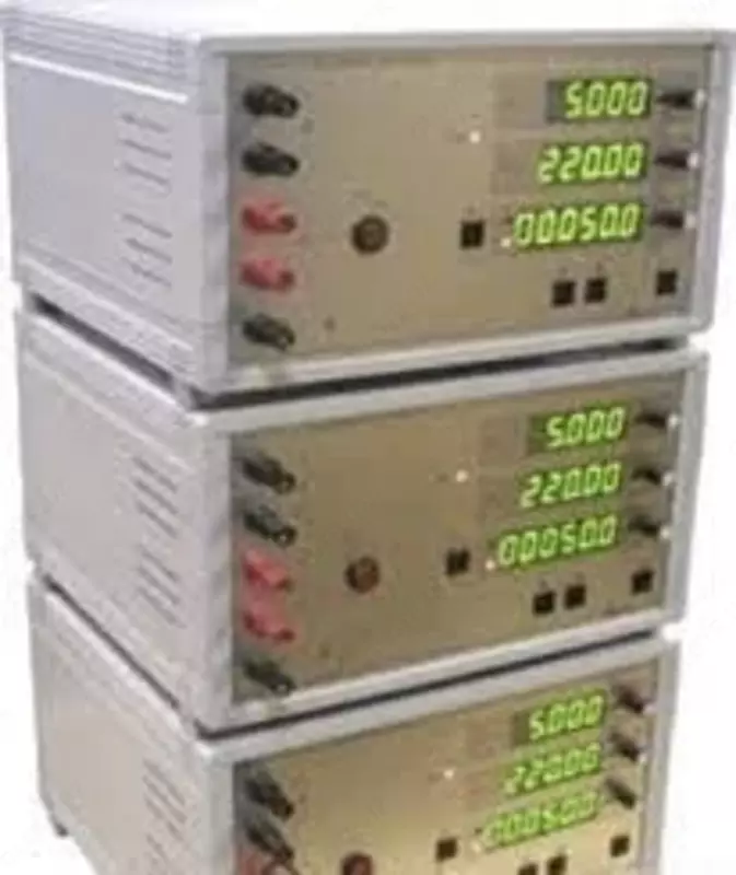 УИ300.2-3 — калибратор переменного тока трехфазный от 40 Гц до 11 кГц