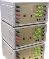 УИ300.2-3 — калибратор переменного тока трехфазный от 40 Гц до 11 кГц