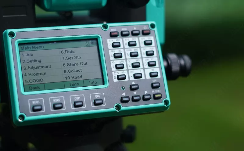   Total Station (Robot) STEC AXIS 3 (2) USB porti  Bluetooth