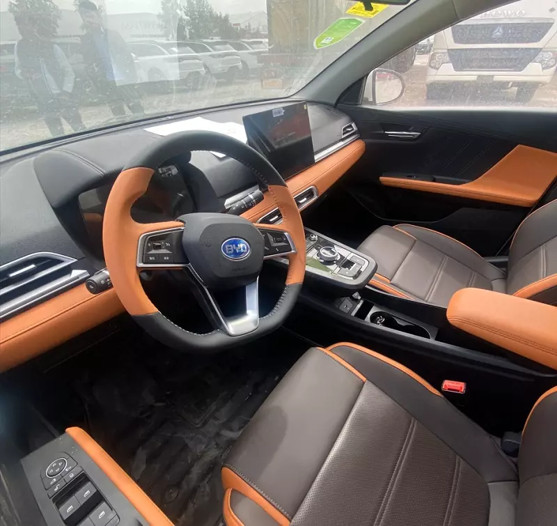 Автомобиль BYD E2