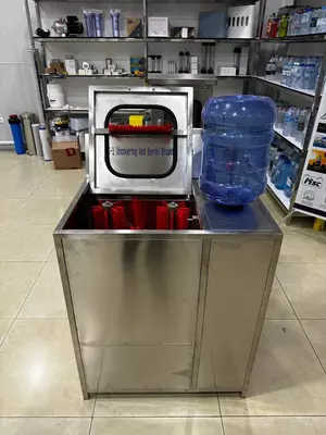 Полуавтоматическое оборудование для мойки 19 литровых бутылей, модель BS-1