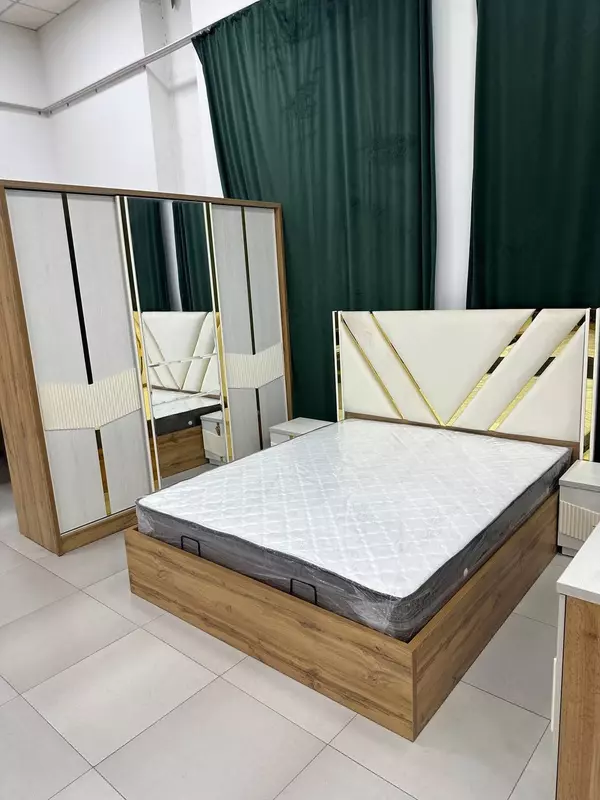 Спальный гарнитур