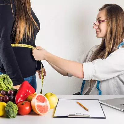 Oziqlantiruvchi ovqatlanish mutaxassisi