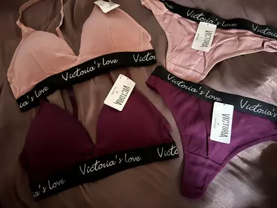 Kirish yolidagi videoda fotosini sikish Uni sikamiz, baribir u hech narsani eslamaydi.